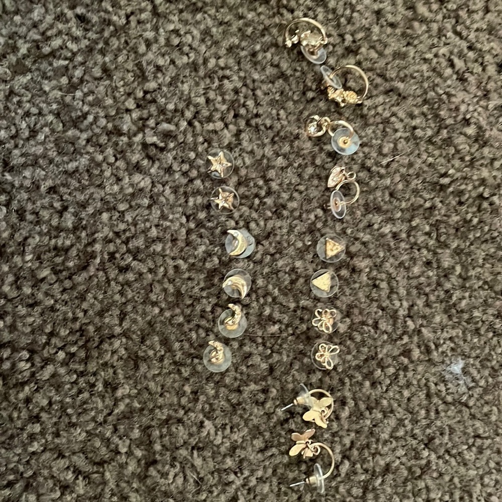 Gold earrings clean and never used
